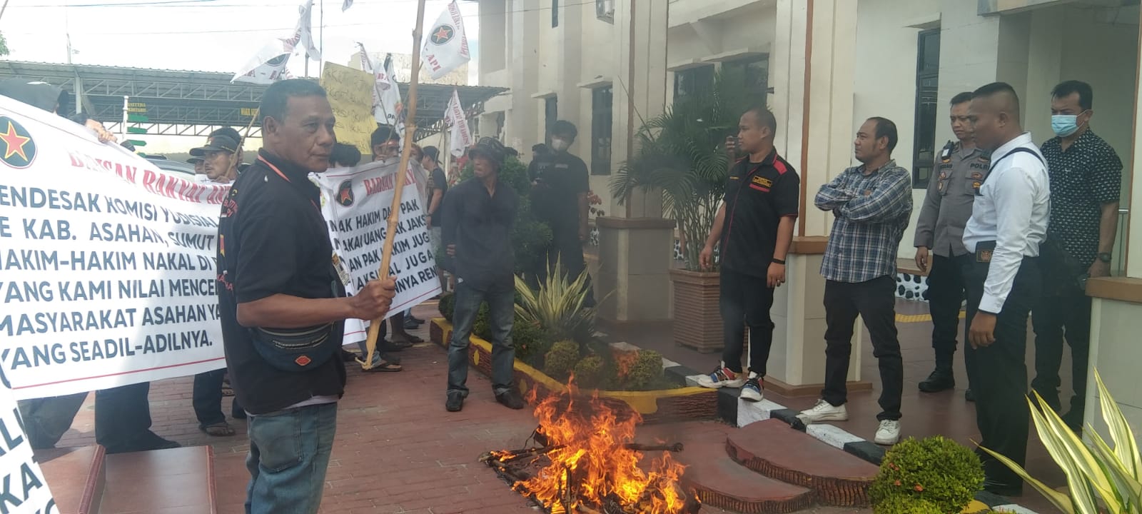 Gelar Aksi Unjuk Rasa Berdarah, Bara Api dan PMPRI Beberkan Dugaan Jaksa Nakal di Kejari Asahan