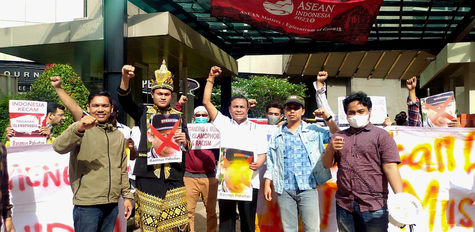 Didatangi Abdullah Puteh, Aksi Solidaritas AMTR Aceh Jakarta Mengutuk Pembakar Al-Qur’an di Swedia