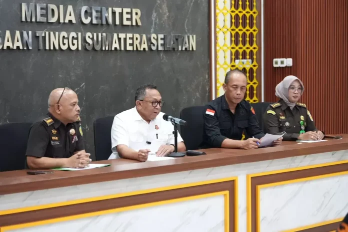 Kejaksaan Tinggi Sumatera Selatan (Kejati Sumsel) menetapkan dua orang sebagai tersangka dalam perkara perintangan penyidikan (obstruction of justice)