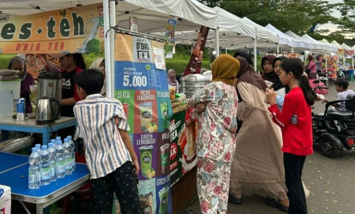 Ratusan pelaku Usaha Mikro, Kecil, dan Menengah (UMKM) meramaikan puncak perayaan Hari Ulang Tahun (HUT) ke-27 Kota Depok yang digelar di kawasan Sawangan, Jumat (1/5/2026).