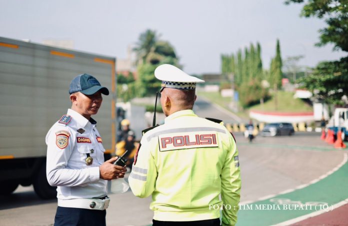 Bupati Bogor Rudy Susmanto bersama Kapolres Bogor melakukan pengecekan menyeluruh terhadap jalur yang akan dilalui Presiden RI Prabowo Subianto saat melakukan kunjungan kerja ke Universitas Pertahanan Indonesia