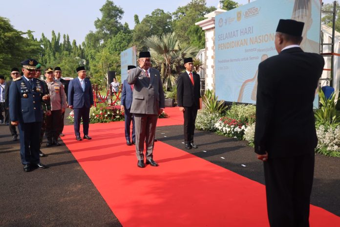 Bupati Bogor Rudy Susmanto menegaskan bahwa perbaikan kualitas bangsa harus dimulai dari pembenahan sistem pendidikan yang berakar langsung dari ruang kelas.