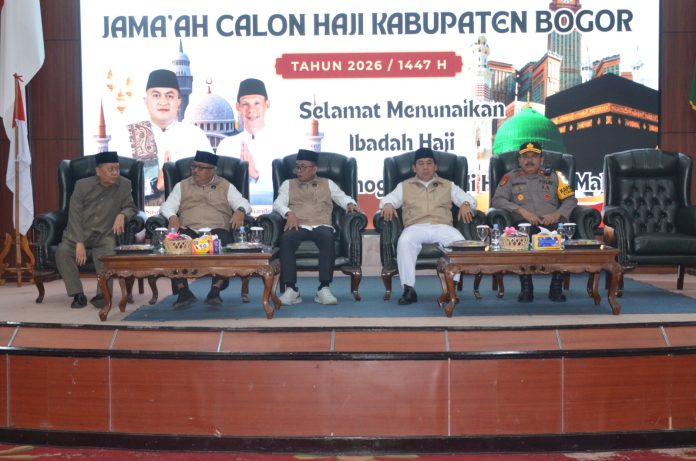 Mewakili Bupati Bogor Rudy Susmanto, Kepala Bagian Kesejahteraan Rakyat (Kabag Kesra) Kabupaten Bogor, Pedri Hariyanto, menyampaikan ucapan selamat kepada seluruh jamaah yang mendapat kesempatan menunaikan rukun Islam kelima.