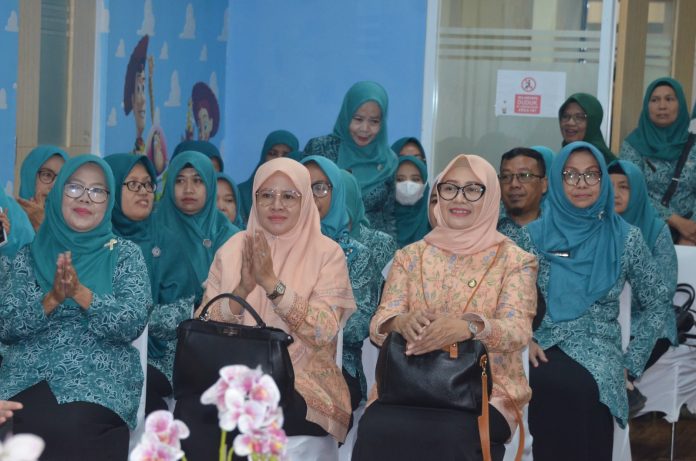 Dalam rangka memperingati Hari Jadi Bogor (HJB) ke-544 Tahun 2026, TP-PKK Kabupaten Bogor bersama RSUD Bhakti Padjajaran Cibinong menggelar bakti sosial sunatan massal bagi 100 anak.